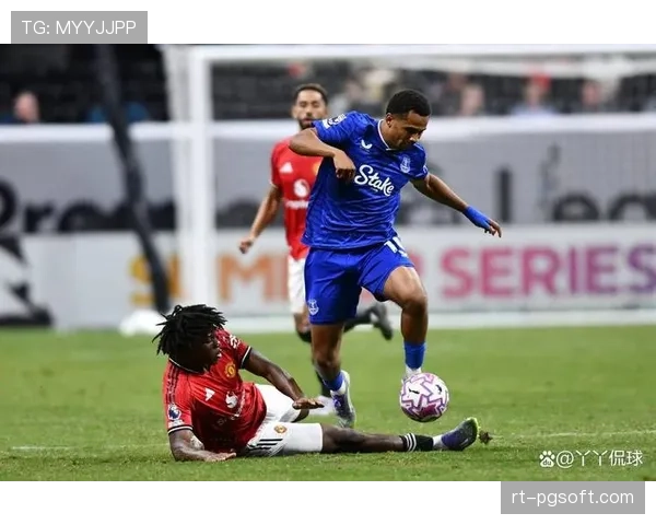 曼联后卫马丁内斯小腿受伤缺席对阵埃弗顿比赛